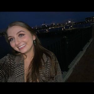 Meet your Posher, Courtney